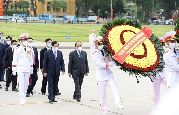 Leaders pay tribute to President Ho Chi Minh on birth anniversary